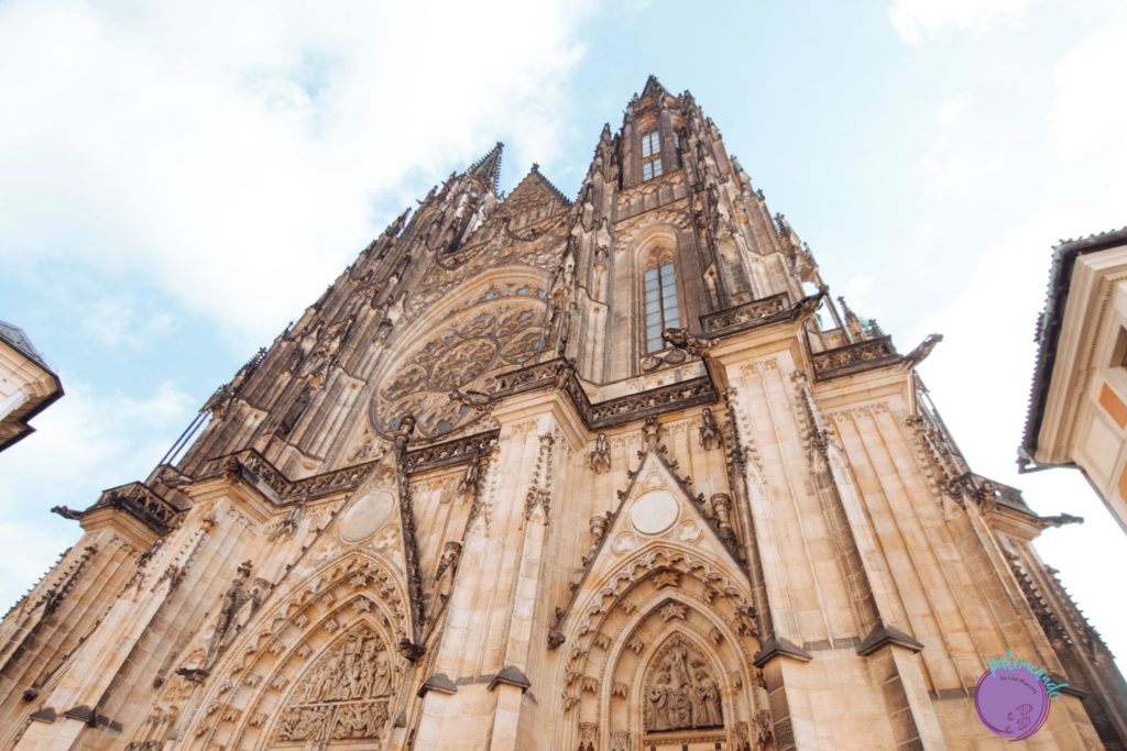 Itinerario para visitar Praga en tres días - Fachada del Castillo de Praga - Patoneando blog de viajes